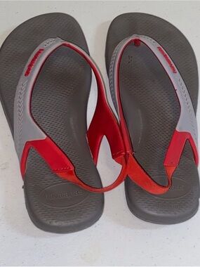Havaianas Gray Footbed with Red Strap Flip-Flops Size 39-40 Unisex